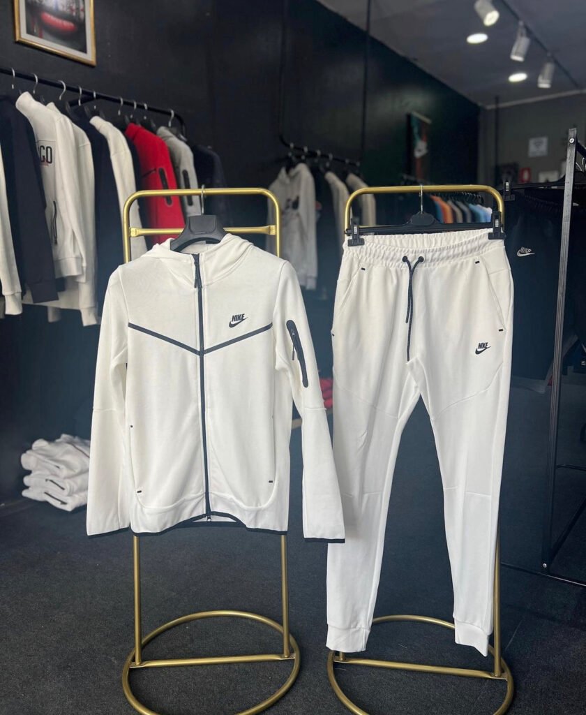 Conjunto Tech Fleece Branco