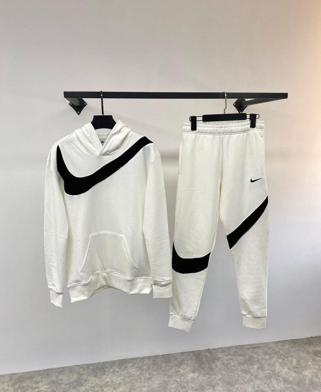 Conjunto Swoosh