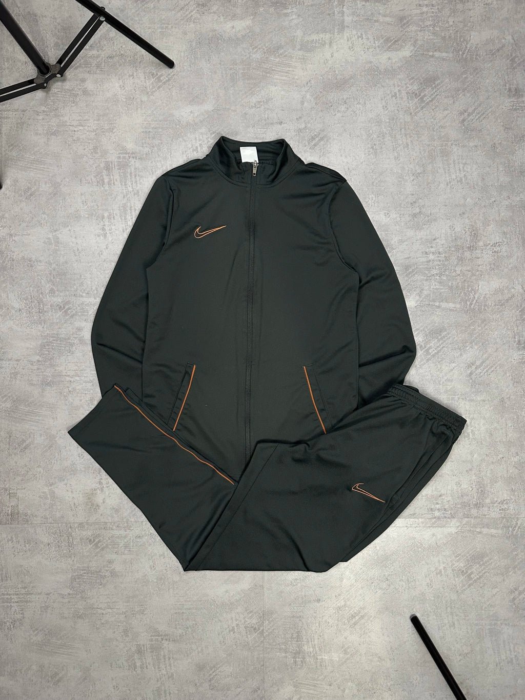Conjunto Dri-Fit 2021 (Preto e Laranja)